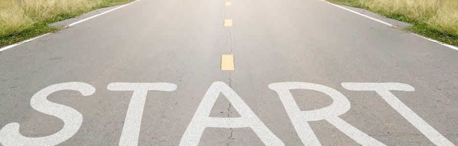 Imagen de la carretera con la palabra START escrita