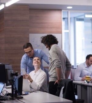 Imagen de empresarios exitosos empresario en la Oficina de inicio ocupado