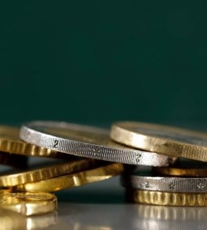 Imagen de unas monedas sobre la mesa