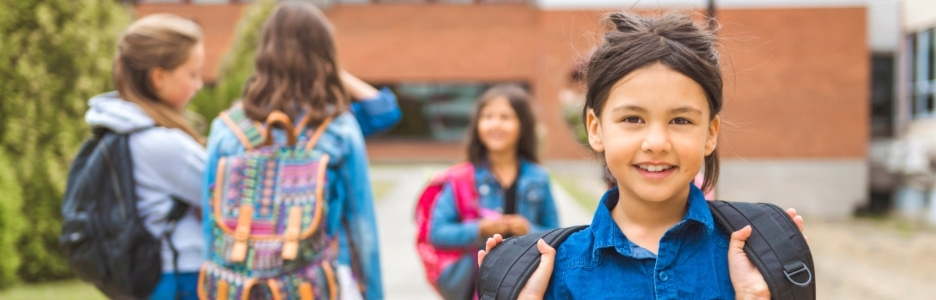 Imagen de una niña en el la vuelta al cole