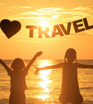 Imagen de una familia feliz en su viaje