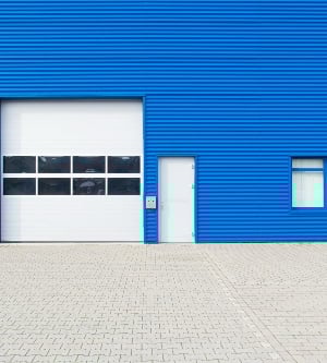 Imagen de almacenes en una nave industrial