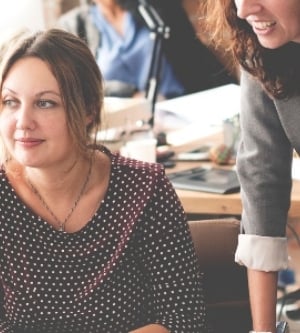Imagen de personas trabajando en la oficina familiar