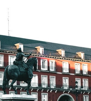 Imagen de la estatua ecuestre de Felipe III en la Plaza Mayor en Madrid