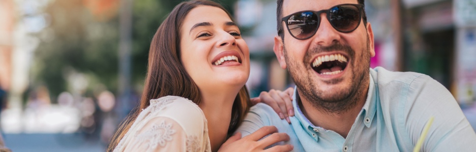 Imagen de una pareja pasándoselo bien juntos