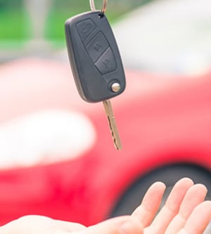 Imagen de una entrega de llaves para un coche