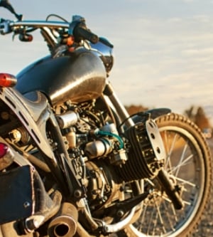 Imagen de una moto clásica aparcado