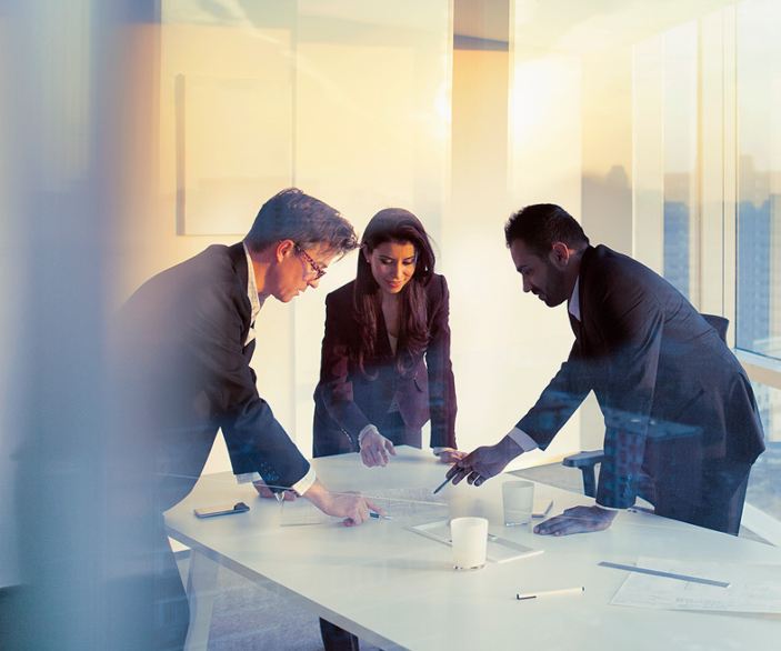 Imagen de un grupo de empleados en una reunión