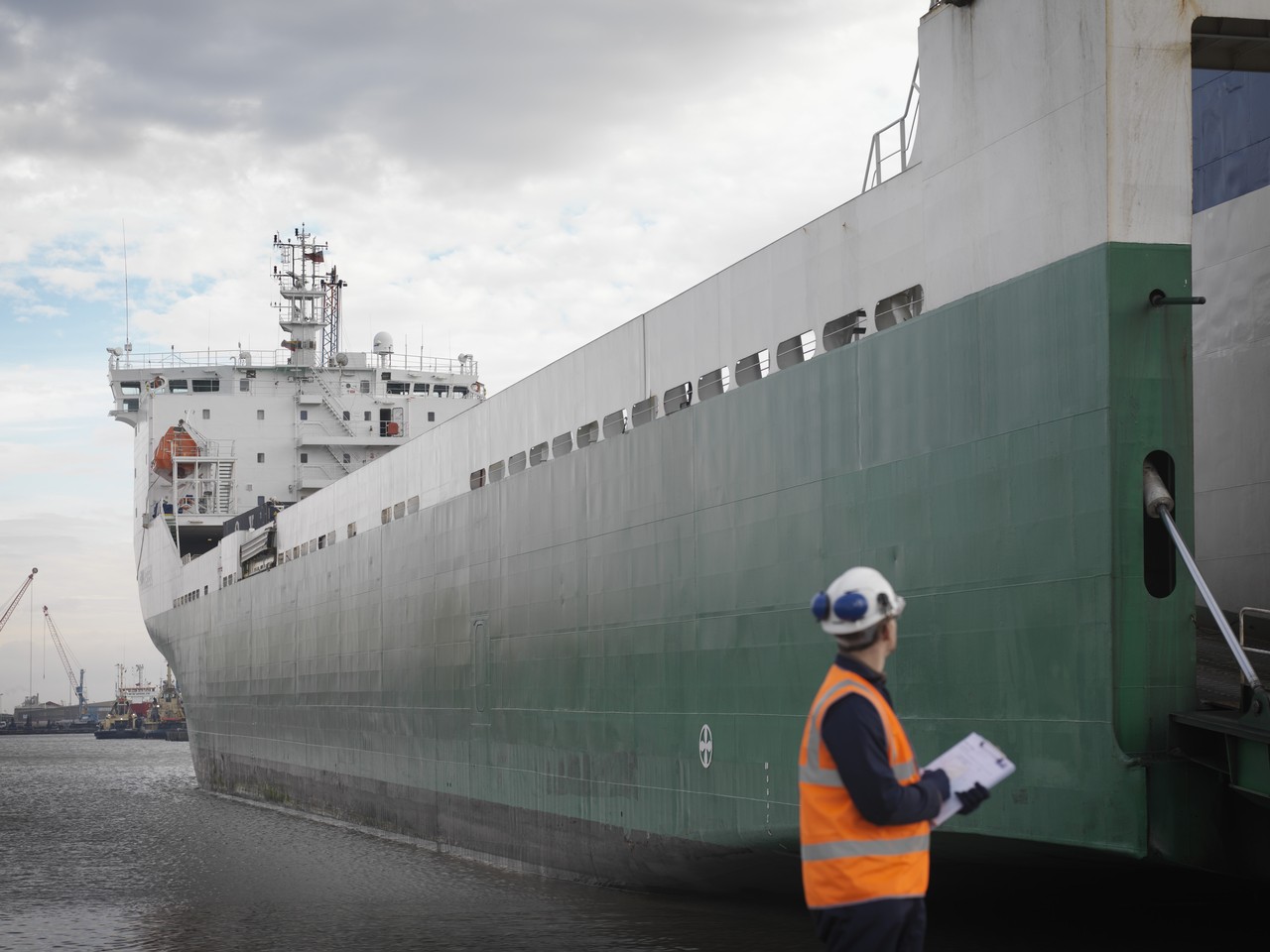 Imagen de un barco naval