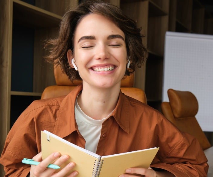 Imagen de una mujer en el Campus Allianz para Mediadores