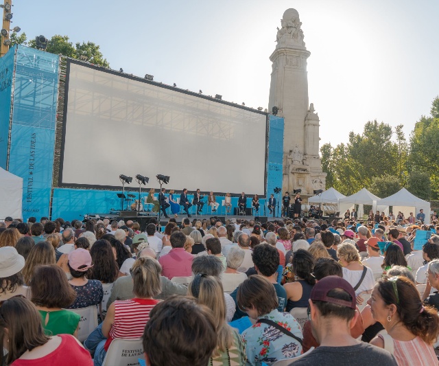 Imagen de un escenario en el Festival de las Ideas