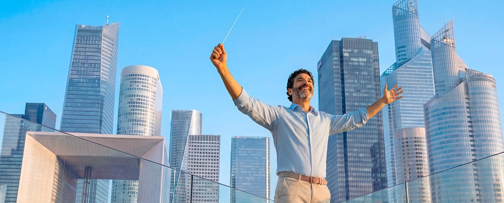 Imagen de un hombre de negocios feliz