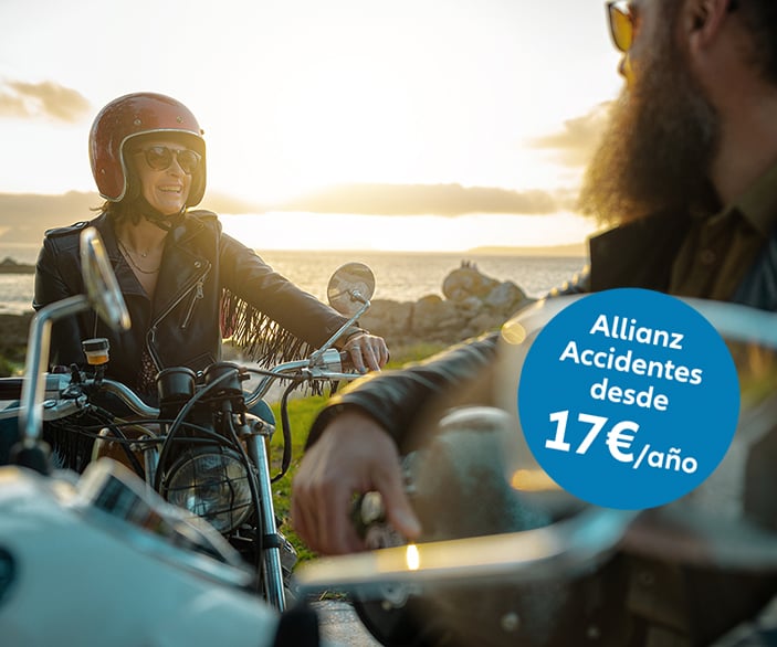 Imagen de dos personas en moto