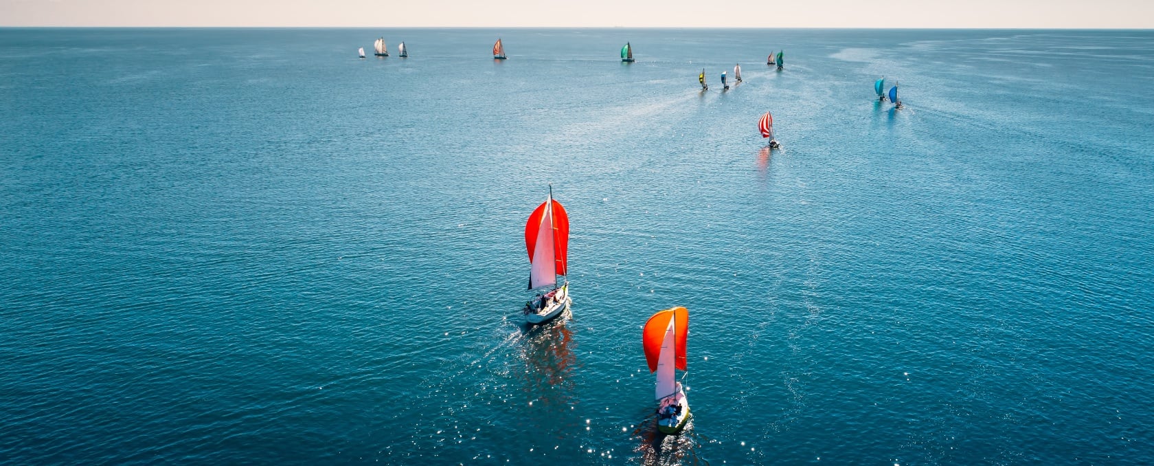 Imagen de un barco en el puerto