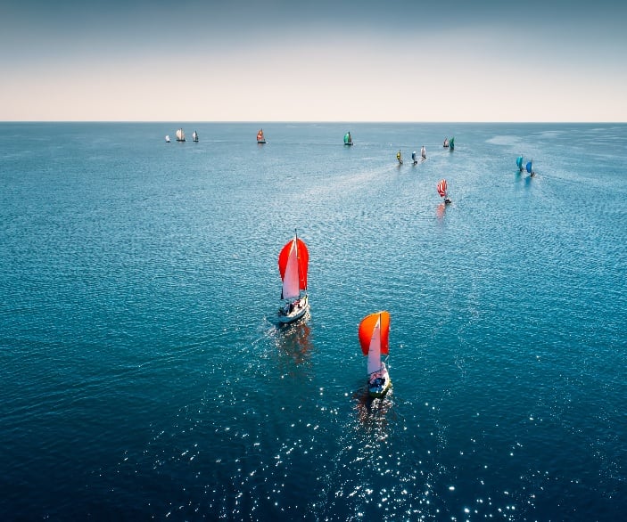 Imagen de un  barco en el puerto